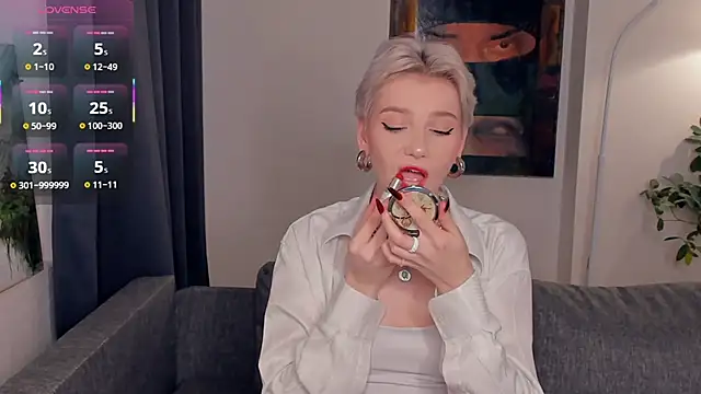 Snapshot of OdelynaAsp chatting on 10.16.25 OdelynaAsp online show from 10.16.25