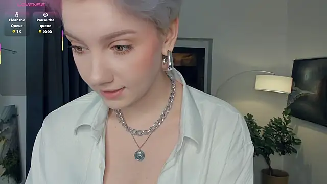 Snapshot of OdelynaAsp chatting on 10.23.25 OdelynaAsp online show from 10.23.25