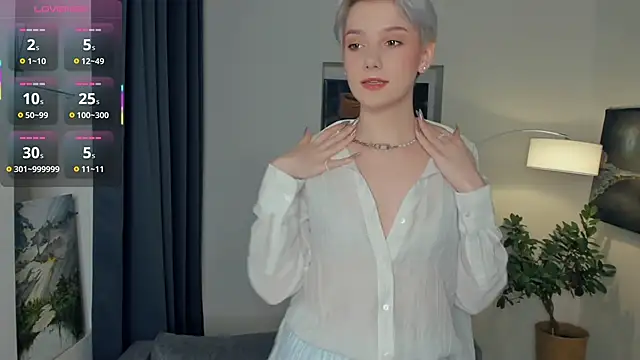 Snapshot of OdelynaAsp chatting on 10.24.25 OdelynaAsp online show from 10.24.25