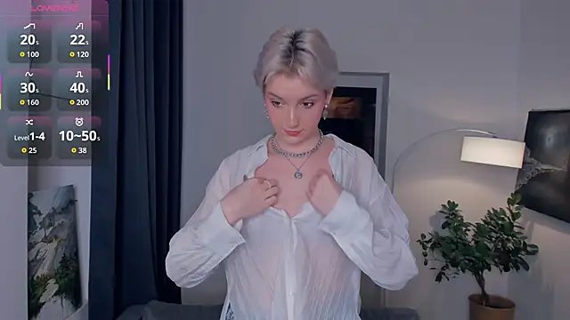 Snapshot of OdelynaAsp chatting on 11.02.25 OdelynaAsp online show from 11.02.25