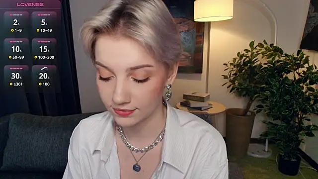 Snapshot of OdelynaAsp chatting on 11.13.25 OdelynaAsp online show from 11.13.25