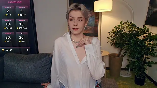 Snapshot of OdelynaAsp chatting on 11.14.25 OdelynaAsp online show from 11.14.25