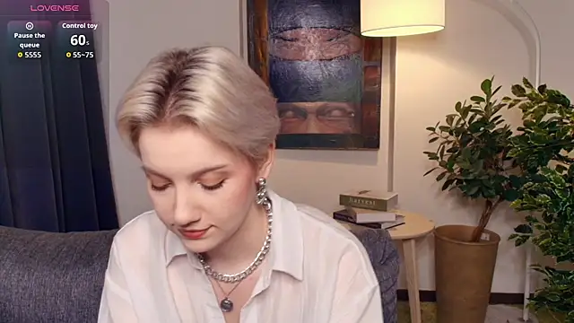 Snapshot of OdelynaAsp chatting on 11.23.25 OdelynaAsp online show from 11.23.25