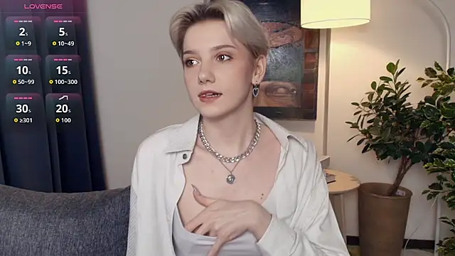 Snapshot of OdelynaAsp chatting on 11.30.25 OdelynaAsp online show from 11.30.25