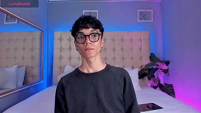 Phillicious   online show from 09.22.25