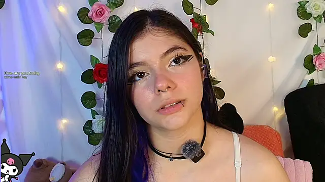 Snapshot of cutee_andrea chatting on 04.29.26 cutee andrea online show from 04.29.26