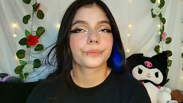 Snapshot of cutee_andrea chatting on 05.26.26 cutee andrea online show from 05.26.26