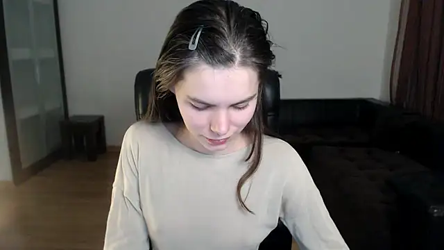 AmelieReve online show from 10.13.25