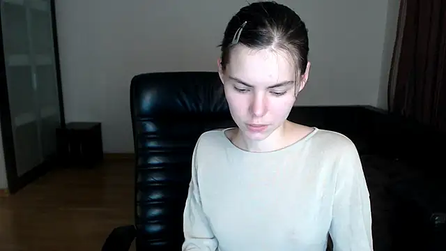 AmelieReve online show from 10.14.25