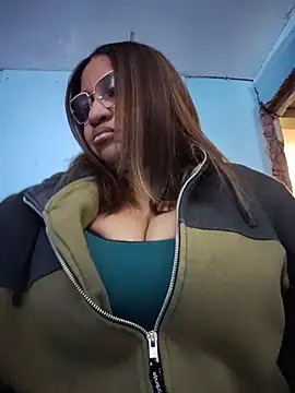 Snapshot of Avannay chatting on 07.21.26 Avannay online show from 07.21.26