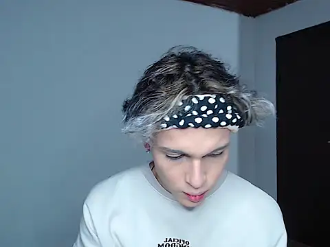 john vichenso online show from 10.30.25