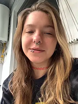 Snapshot of VesnaCrystal chatting on 09.28.25 VesnaCrystal online show from 09.28.25