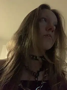 Snapshot of VesnaCrystal chatting on 12.16.25 VesnaCrystal online show from 12.16.25