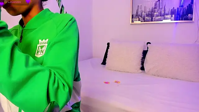 Snapshot of sarah_ashbourne chatting on 10.02.25 sarah ashbourne online show from 10.02.25