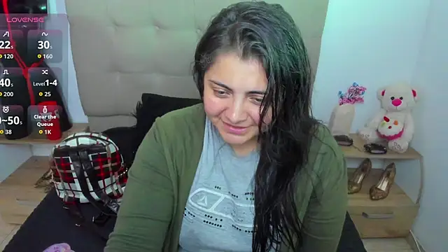 TifanyAmazinng online show from 11.04.25