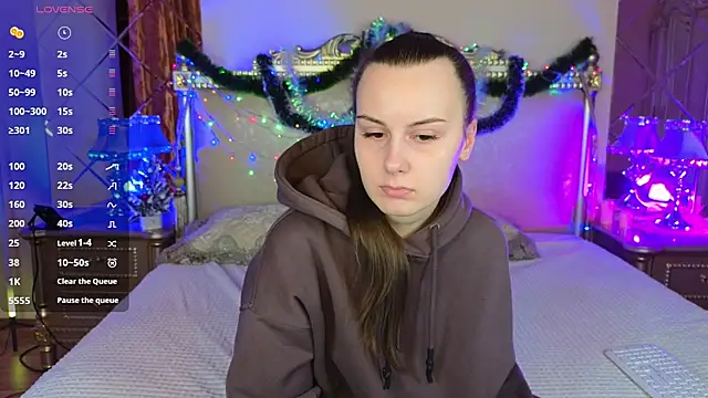 Kelly Cartier online show from 12.17.25