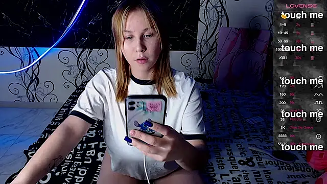 Snapshot of RoyAngela chatting on 10.11.25 RoyAngela online show from 10.11.25