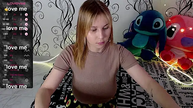 Snapshot of RoyAngela chatting on 11.11.25 RoyAngela online show from 11.11.25