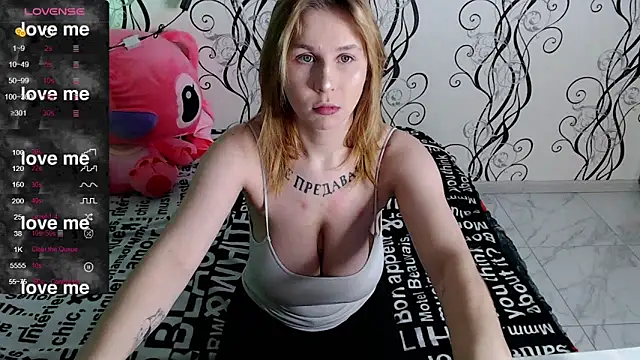 Snapshot of RoyAngela chatting on 11.20.25 RoyAngela online show from 11.20.25