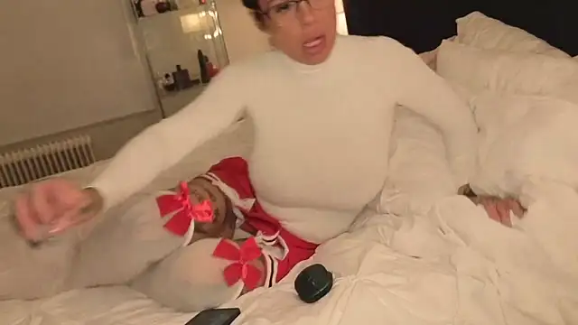 sexygilf82 online show from 09.26.25