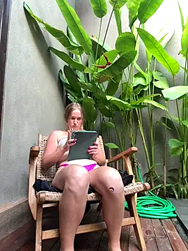 Snapshot of slimthickgoddess chatting on 12.01.25 slimthickgoddess online show from 12.01.25