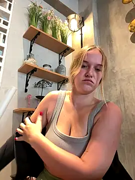 Snapshot of slimthickgoddess chatting on 12.04.25 slimthickgoddess online show from 12.04.25