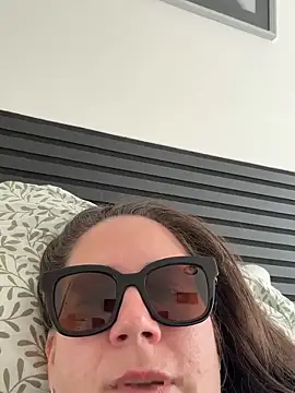 Snapshot of melanie75020 chatting on 02.16.26 melanie75020 online show from 02.16.26