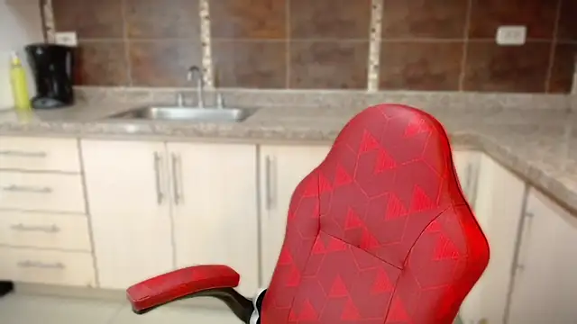 Snapshot of ValentinaMillers_ chatting on 09.30.25 ValentinaMillers online show from 09.30.25