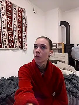 Snapshot of HoneySquirrel chatting on 10.18.25 HoneySquirrel online show from 10.18.25