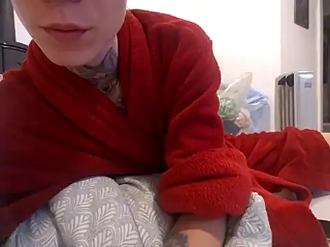 Snapshot of HoneySquirrel chatting on 10.24.25 HoneySquirrel online show from 10.24.25