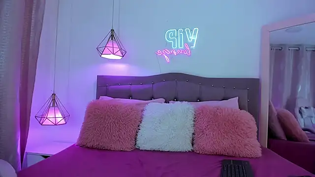 Snapshot of Sophie_stars chatting on 09.09.25 Sophie stars online show from 09.09.25