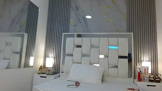 VanessaHard as online show from 09.27.25