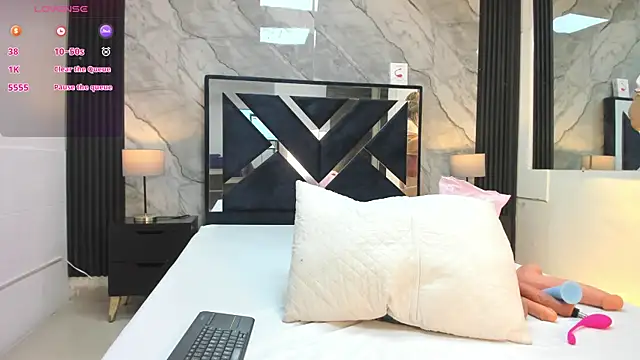 VanessaHard as online show from 04.18.26