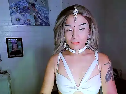 YourNikkieXxx online show from 10.17.25