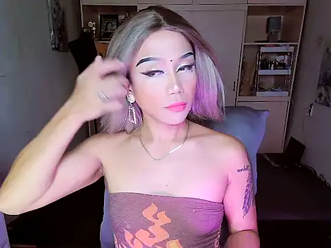 YourNikkieXxx online show from 10.20.25