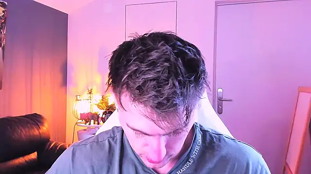 Oscar Miller  online show from 10.03.25