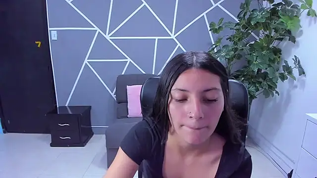  Luna Bennett online show from 02.24.26