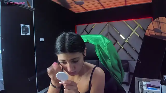  Luna Bennett online show from 07.03.26
