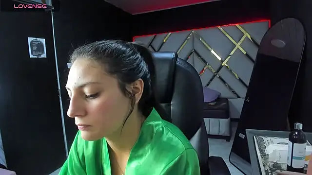  Luna Bennett online show from 07.04.26