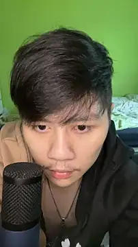 Snapshot of Kingpowerlittel chatting on 12.15.25 Kingpowerlittel online show from 12.15.25