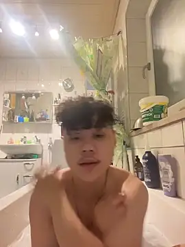 Snapshot of Kingpowerlittel chatting on 02.18.26 Kingpowerlittel online show from 02.18.26