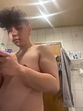 Snapshot of Kingpowerlittel chatting on 02.25.26 Kingpowerlittel online show from 02.25.26