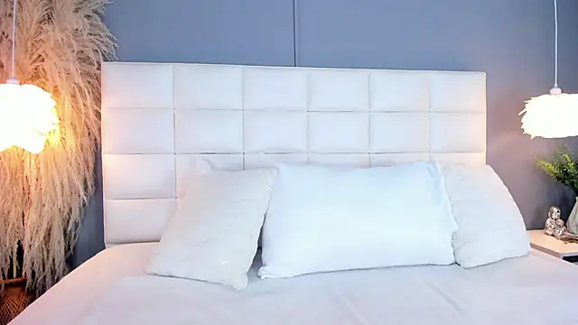 MiaVixen  online show from 11.21.25