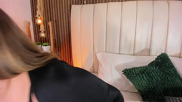 MiaVixen  online show from 01.07.26