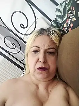 Snapshot of MarielaFerrer chatting on 10.12.25 MarielaFerrer online show from 10.12.25