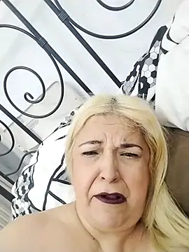 Snapshot of MarielaFerrer chatting on 11.02.25 MarielaFerrer online show from 11.02.25