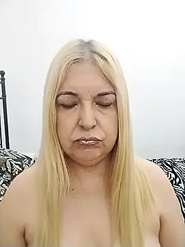 Snapshot of MarielaFerrer chatting on 11.24.25 MarielaFerrer online show from 11.24.25