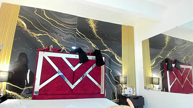 VioletRose as online show from 11.08.25