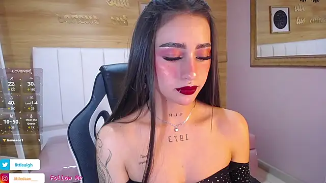 Snapshot of Abril_Velvet_a_ chatting on 10.07.25 Abril Velvet a online show from 10.07.25