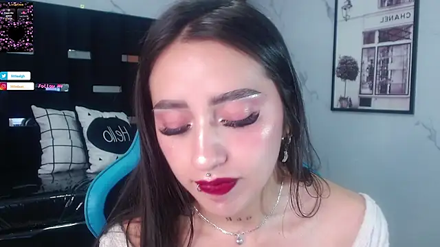 Snapshot of Abril_Velvet_a_ chatting on 10.17.25 Abril Velvet a online show from 10.17.25